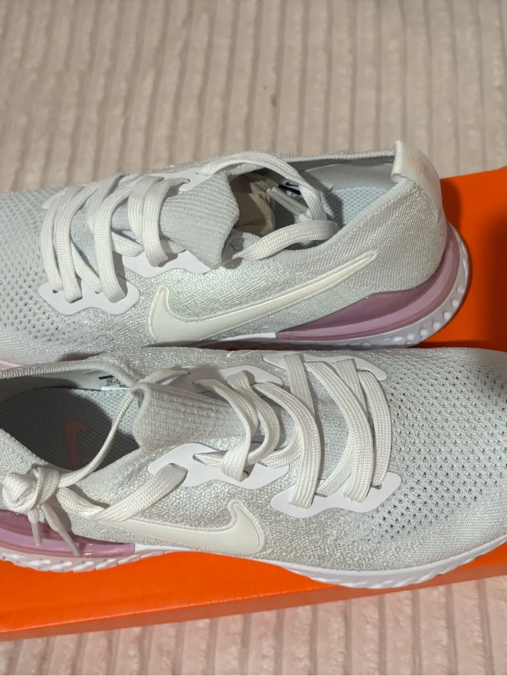 Nike Women White & Light Purple Training Sneakers - Picture 2 of 4